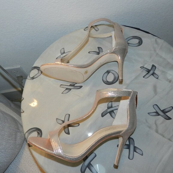 Imagine Vince Camuto Phoebe T-Strap Rose Gold Shimmer Satin Heels Size 6 - Picture 9 of 16